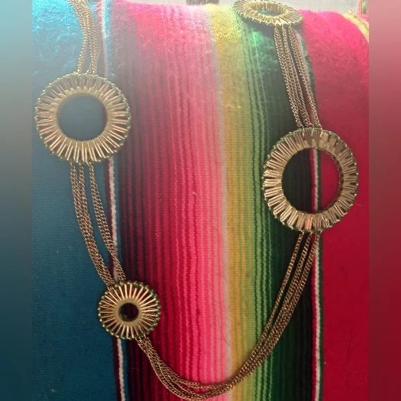 Selling a large bag of necklace.Lots of vintage to CHOOSESilver, turquoiseETC